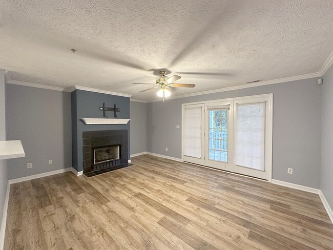 Foto del edificio - 410 Bubble Creek Ct