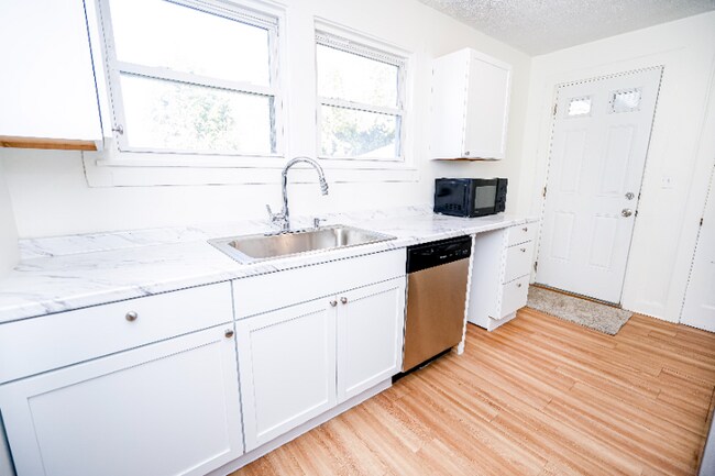 Building Photo - 1525 D St