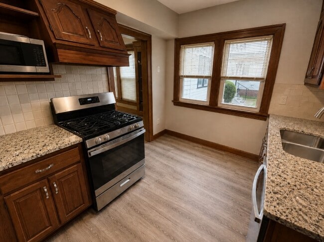 Building Photo - 2202 Waterbury Rd