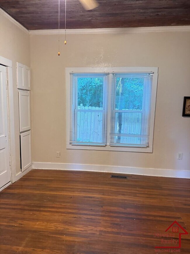 Foto del edificio - 117 N Main St