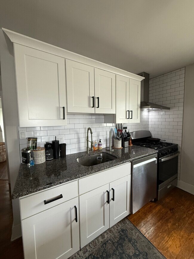 Foto del edificio - 319 Green Ln