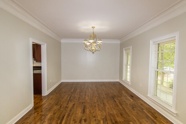 Building Photo - 906 Monarch Cir