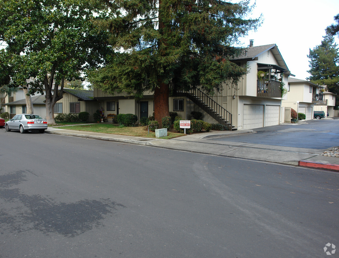 Building Photo - Middlefield Meadows