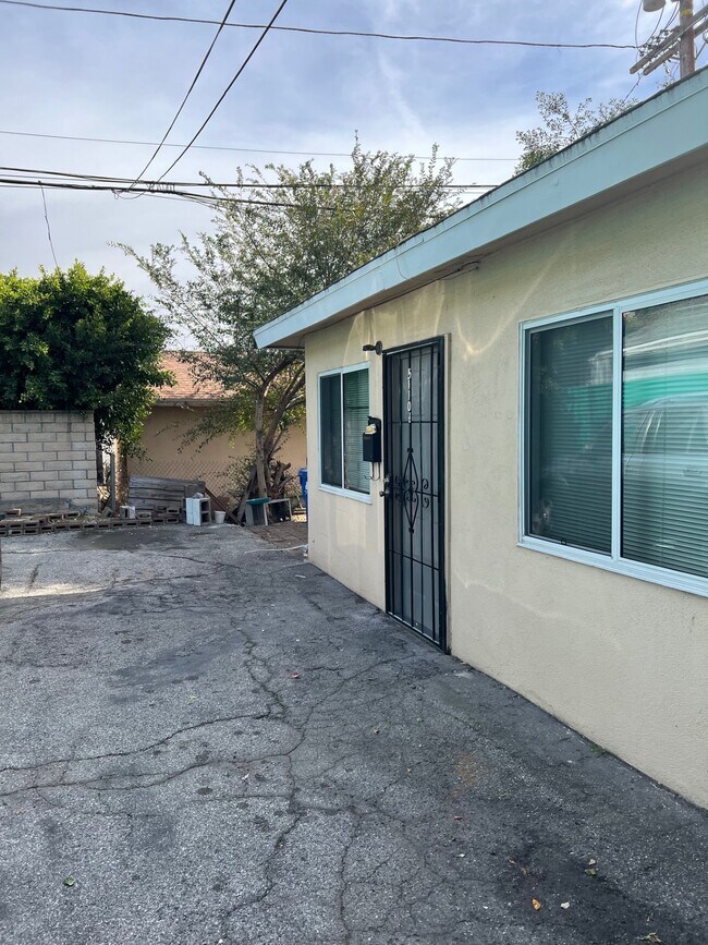 Building Photo - 5110 Windermere Ave