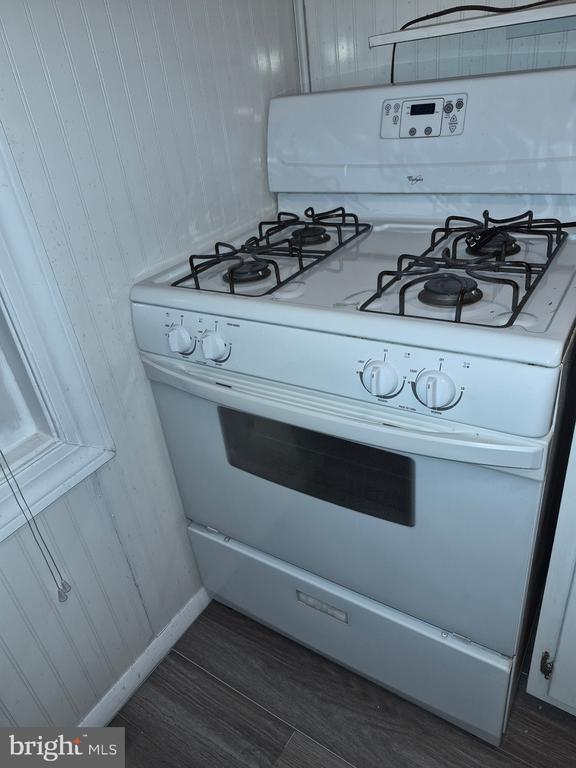 Foto del edificio - 381 Stewart Ave