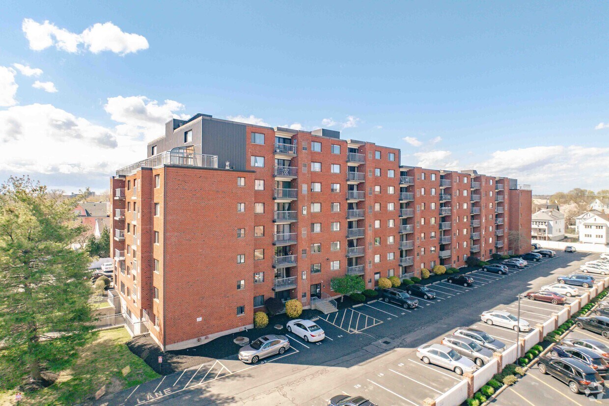 Building Photo - Parkway Plaza West