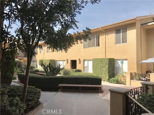 Building Photo - 325 Olive Ave