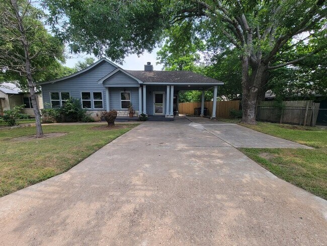 Foto del edificio - 5502 Samuel Huston Ave