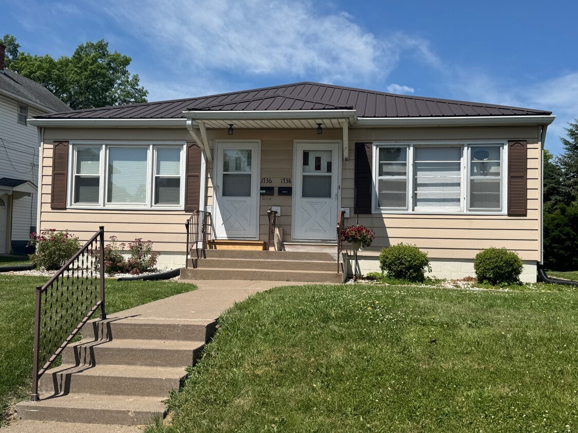 Primary Photo - 1736 Davie St