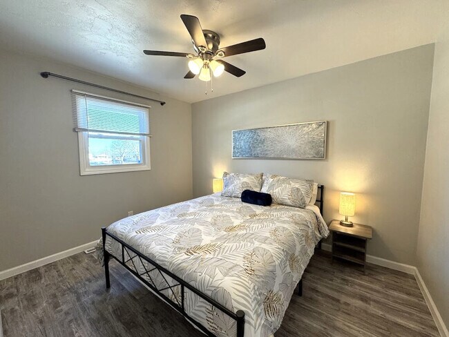 Building Photo - 826 W Weiland Ave