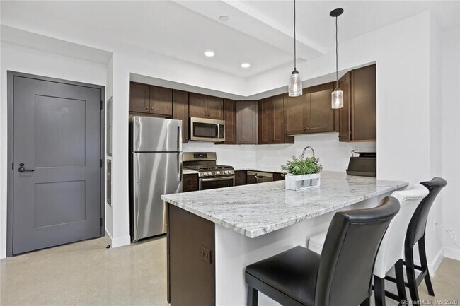 Foto del edificio - 504 Glenbrook Rd