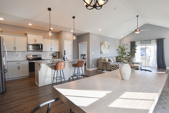 Building Photo - Pet Friendly Three Bedroom!