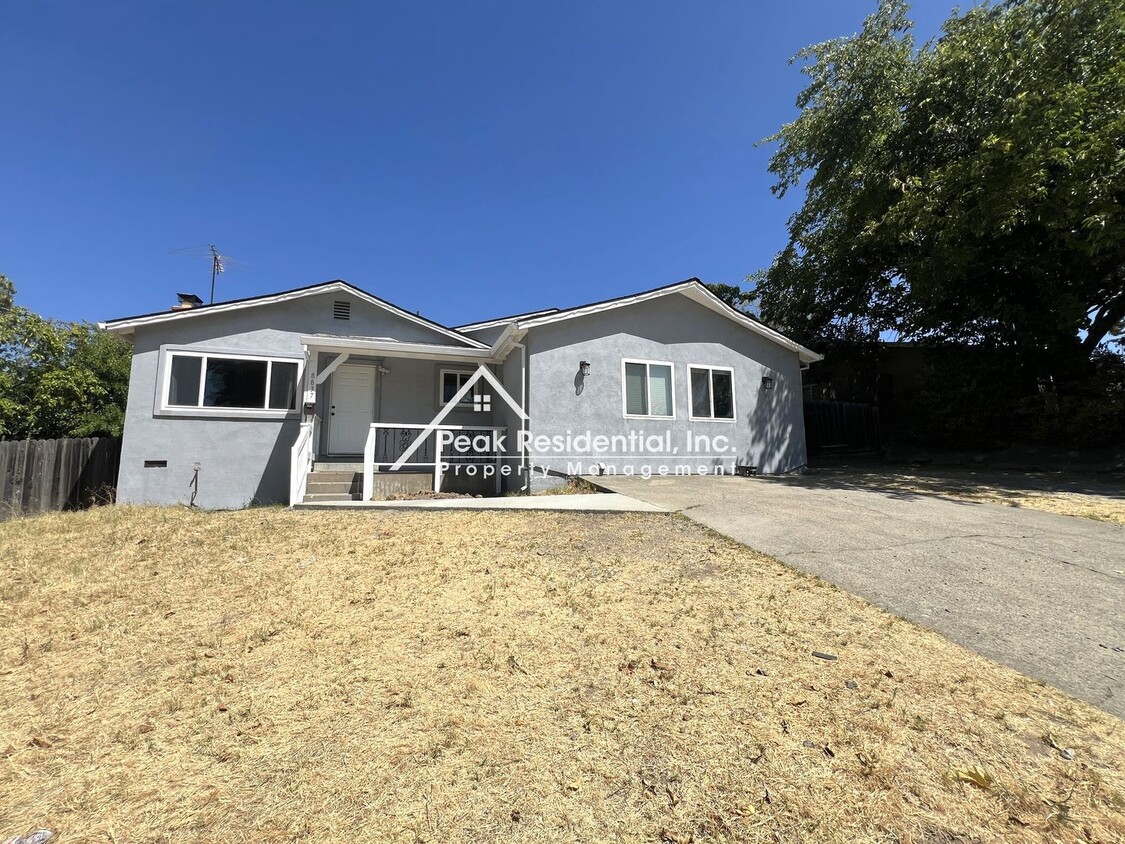 Foto principal - Wonderful 3bd/2ba Orangevale Home!