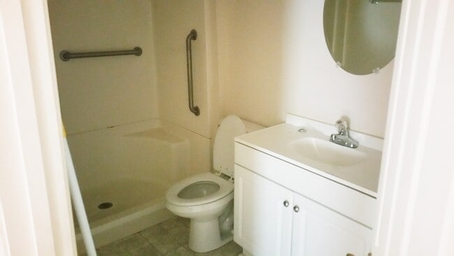 Building Photo - Great house! Three bedroom / One bath