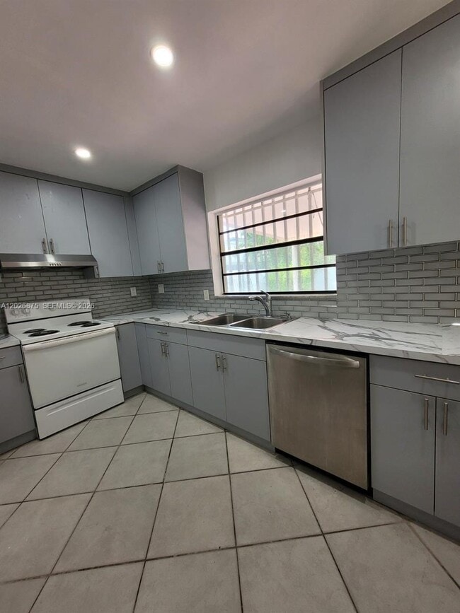 Foto del edificio - 2438 SW 109th Ct