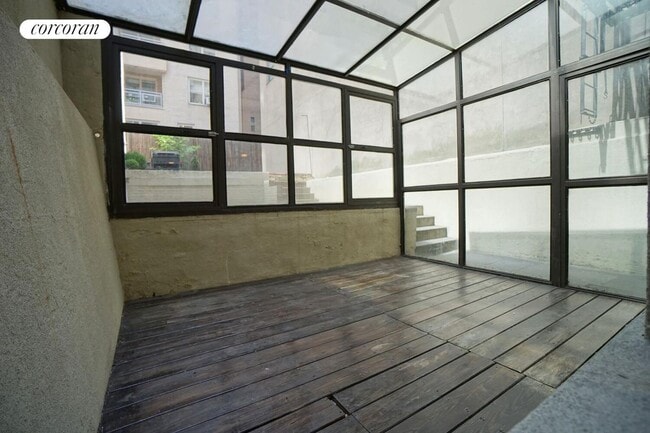 Foto del edificio - 305 E 56th St