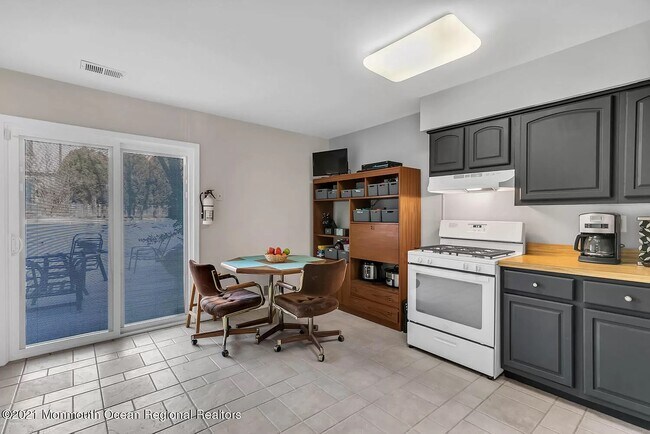 Foto del edificio - 105 Creek Rd