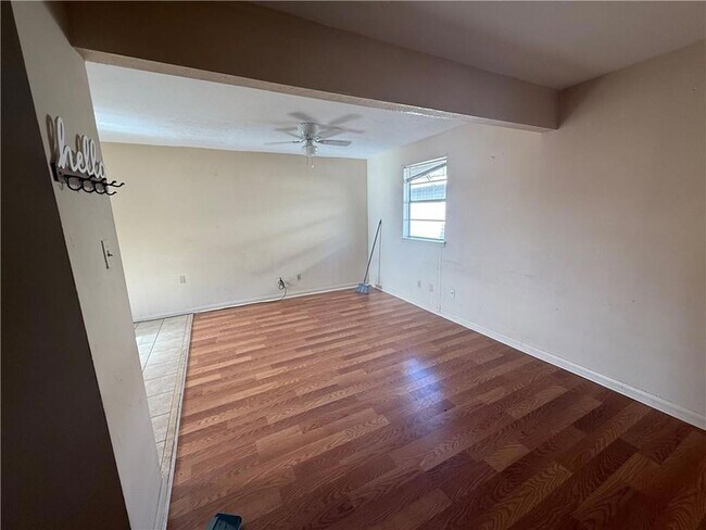 Foto del edificio - 320 W Liberaux St