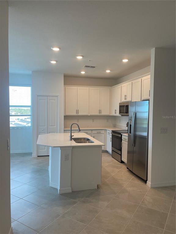 Building Photo - 12140 Wellen Golf St