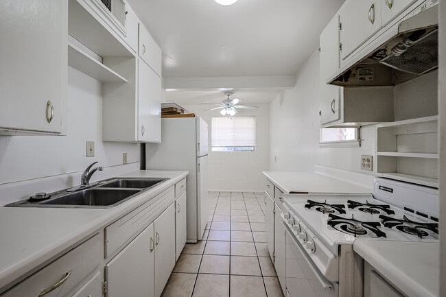 Building Photo - 4608 N 10th Pl