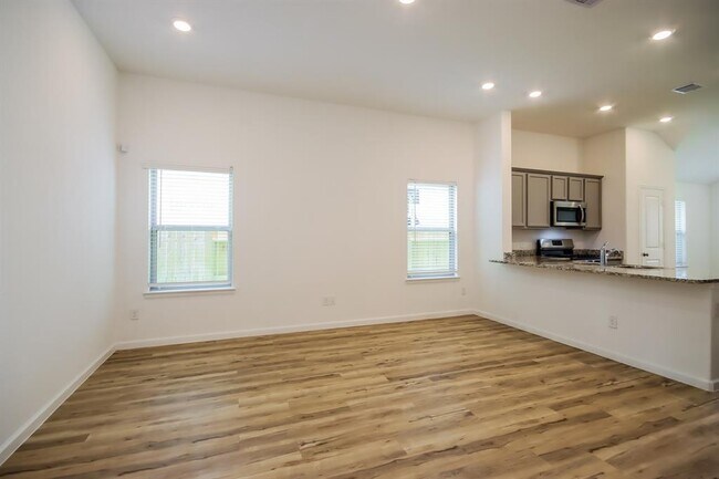 Foto del edificio - 15807 Kinord Ter Dr