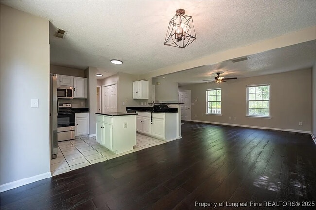 Building Photo - Room in House on Feldspar Way