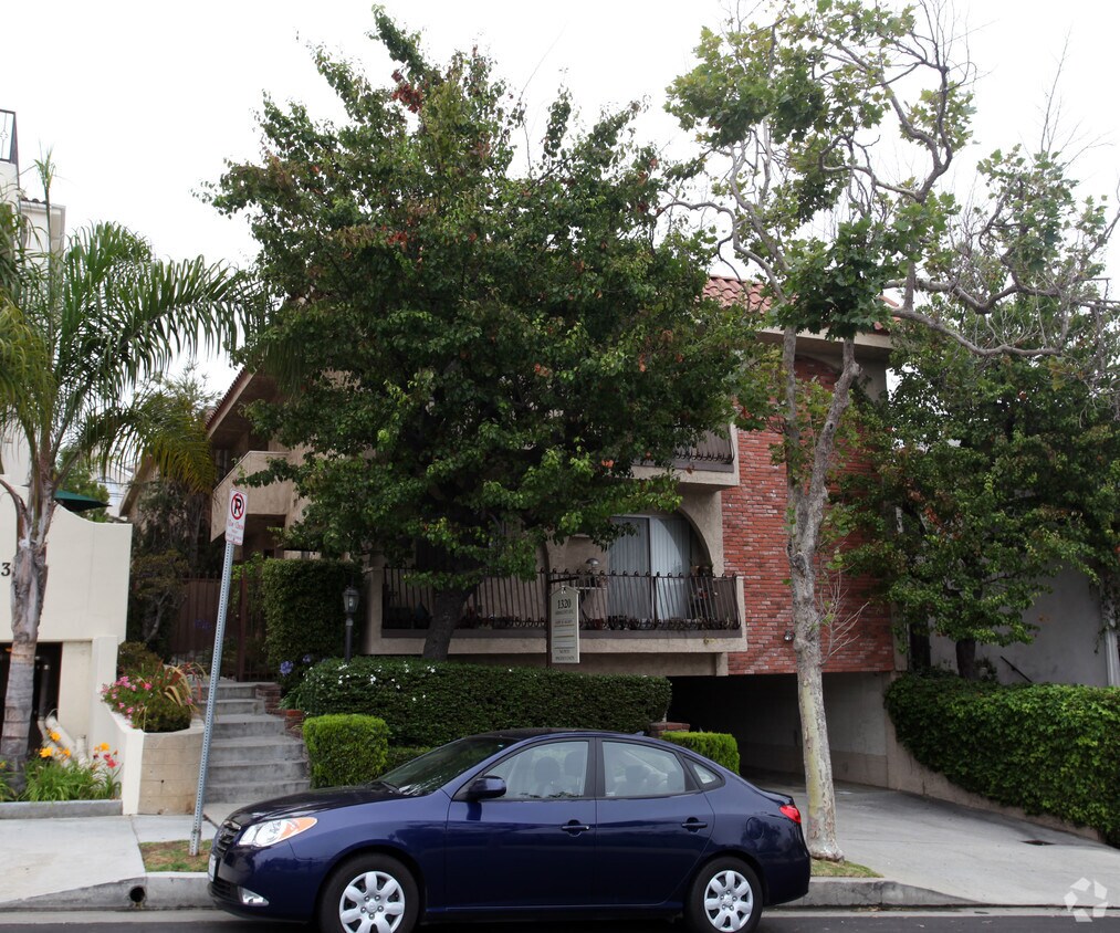 Foto del edificio - 1320 Armacost Ave