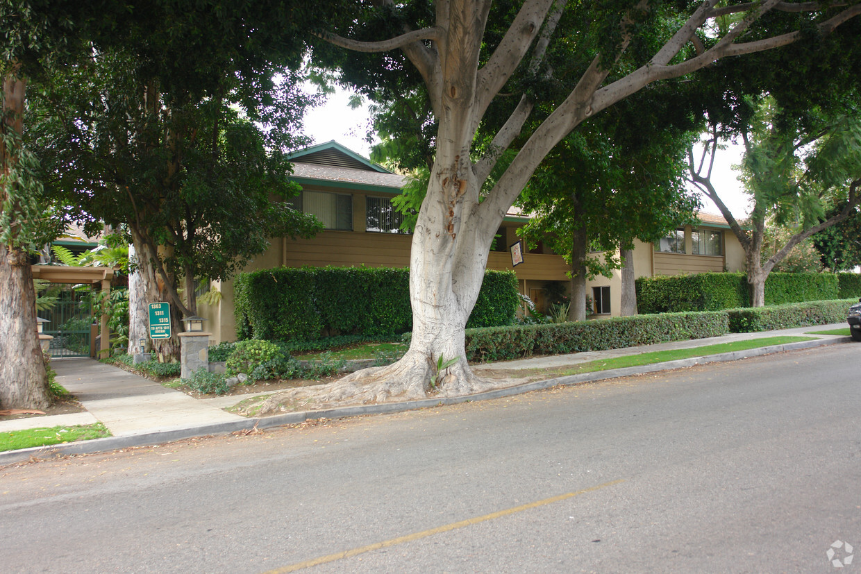 Primary Photo - Glendale Garden Homes