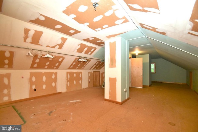 Building Photo - 310 Bainbridge Rd