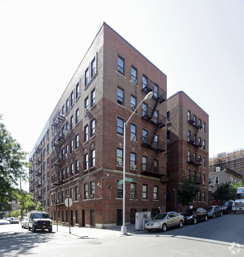 Primary Photo - 3030 Valentine Ave