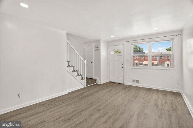 Foto del edificio - 5427 Channing Rd