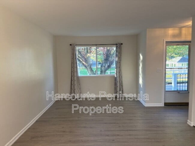 Building Photo - 3980 Broadmoor Loop