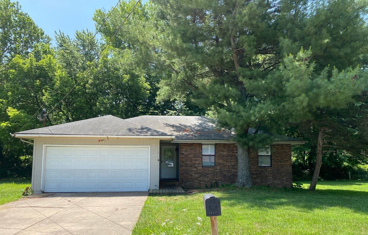 Primary Photo - Updated 3 bedroom 2 bath home