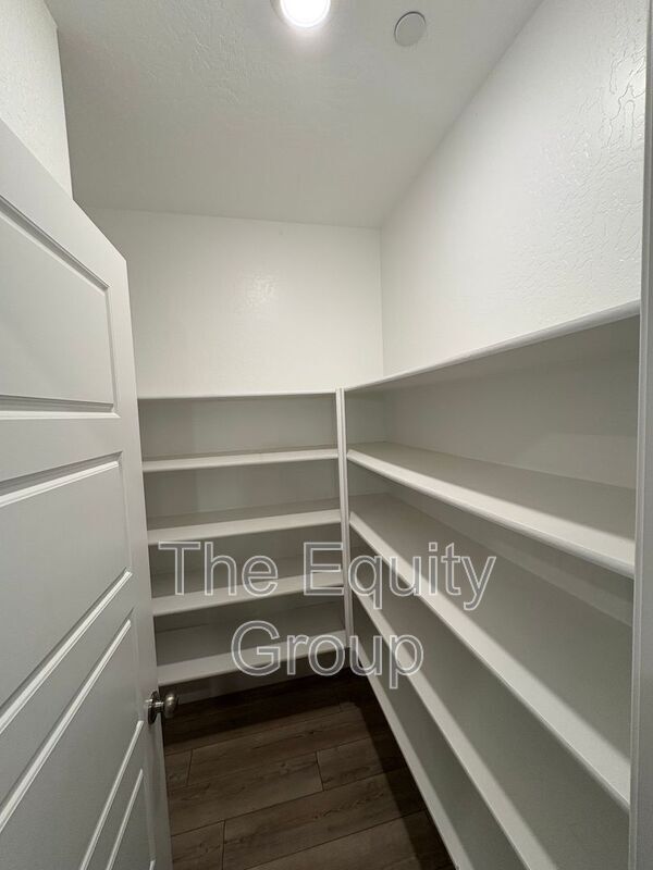 Building Photo - 217 E Tyler Ct