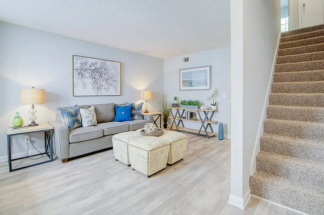 Suelos modernos en un espacio flexible - Mulberry Place Apartments