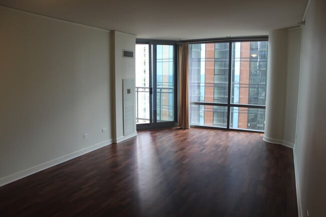Building Photo - 450 E Waterside Dr