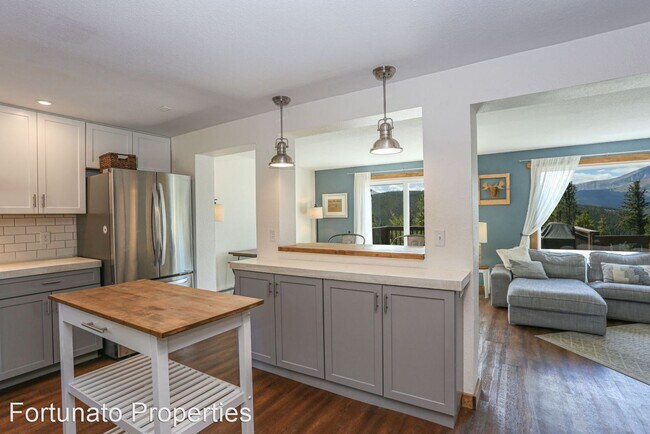 Building Photo - 3 br, 1.5 bath House - 1258 Baldy Rd