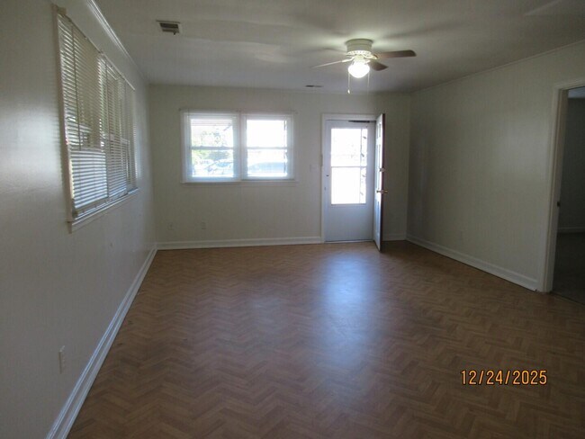 Foto del edificio - 326 W Hampton Ave