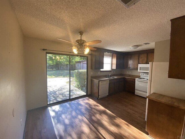 Foto del edificio - 1460 Stanford Rd