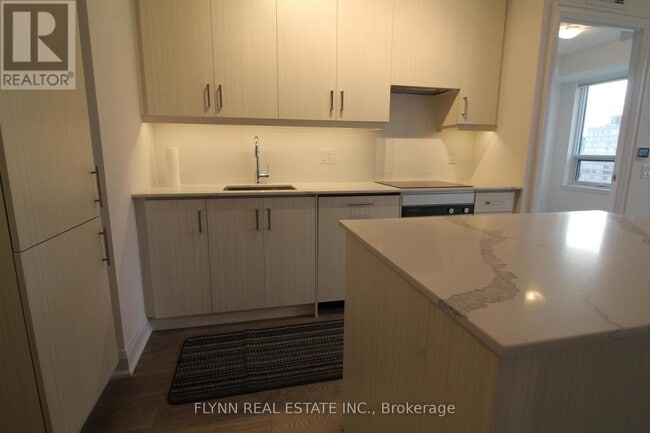 Building Photo - 36 Elm Dr W