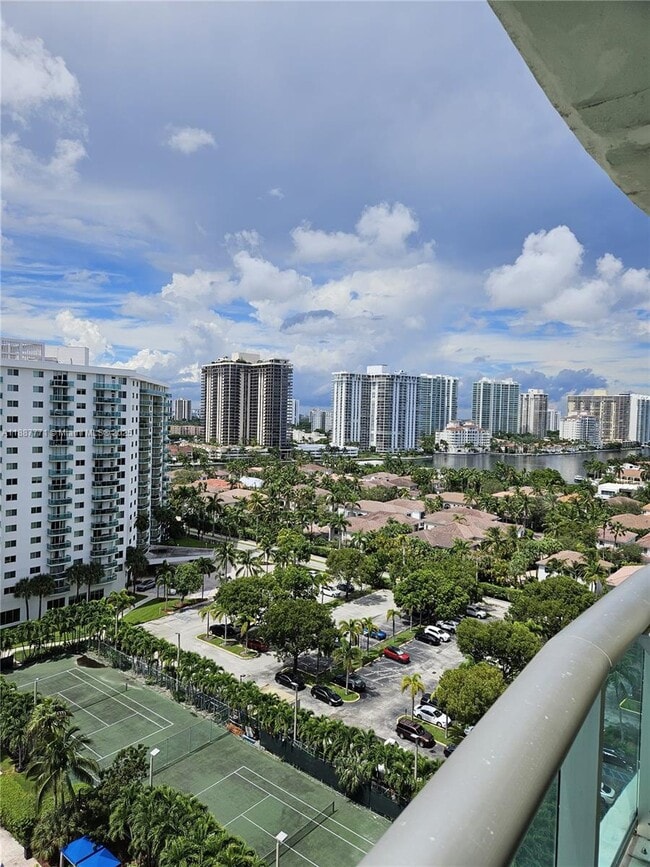 Foto del edificio - 19370 Collins Ave