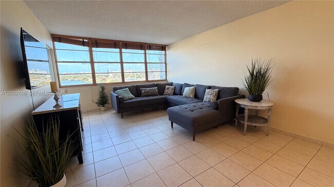 Foto del edificio - 1351 NE Miami Gardens Dr