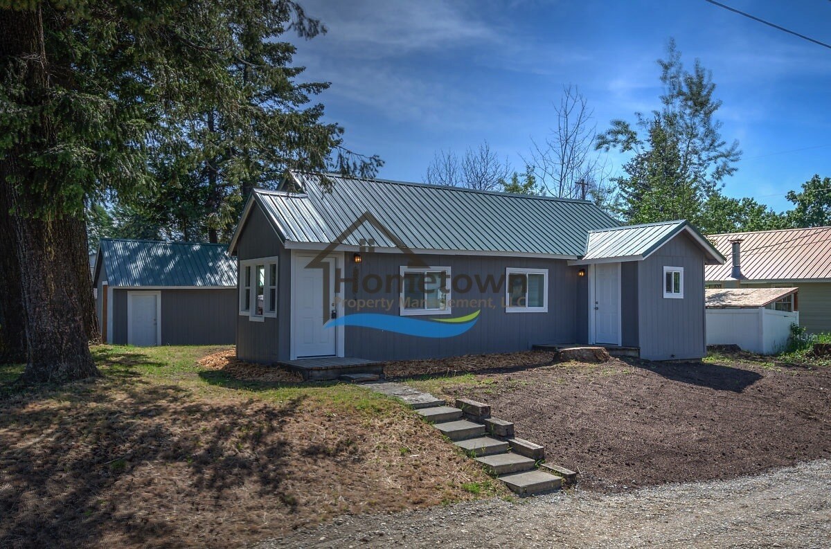 Primary Photo - 1 Bed 1 Bath Home w/Detached Garage Downto...