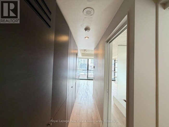 Building Photo - 629 King St W