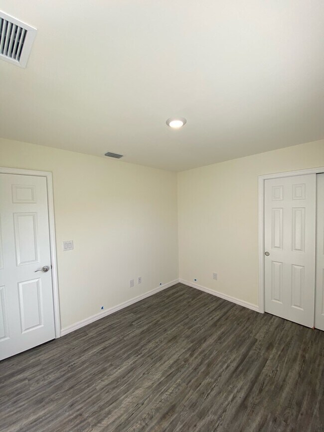 Foto del edificio - Beautiful NEW Duplex for Rent in Punta Gorda!