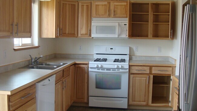 Building Photo - 895 S Pinnacle Mountain Dr