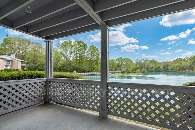 Foto del edificio - 5867 Harris Grove Ln