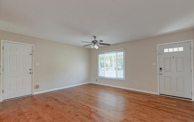 Foto del edificio - 6510 Carriage Dr