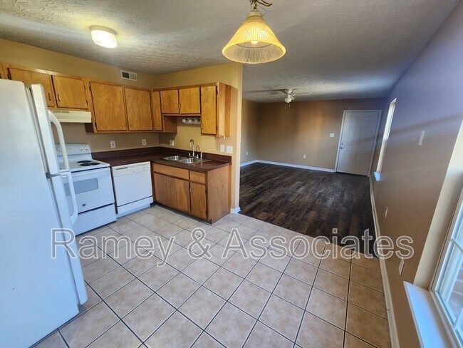 Foto del edificio - 219 Highland Blvd