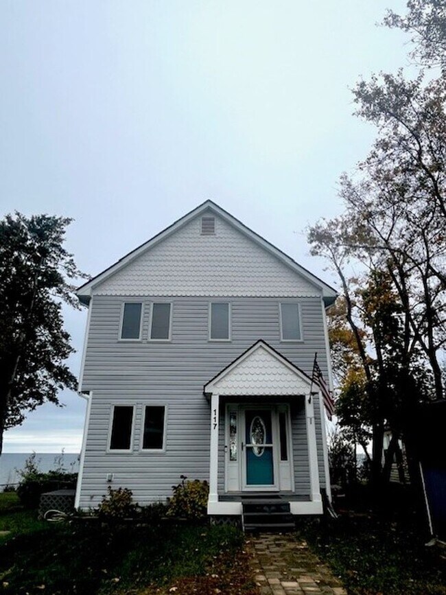 Foto del edificio - Gorgeous Water Front Home with Beach Access
